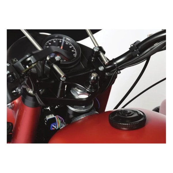 Pack d'accessoires Adventure pour side-car de marque Ural Mortorcycle. Tous les accessoires nécessaire  à la protection et au confort du side-car Url sont dans le pack Ural Adventure