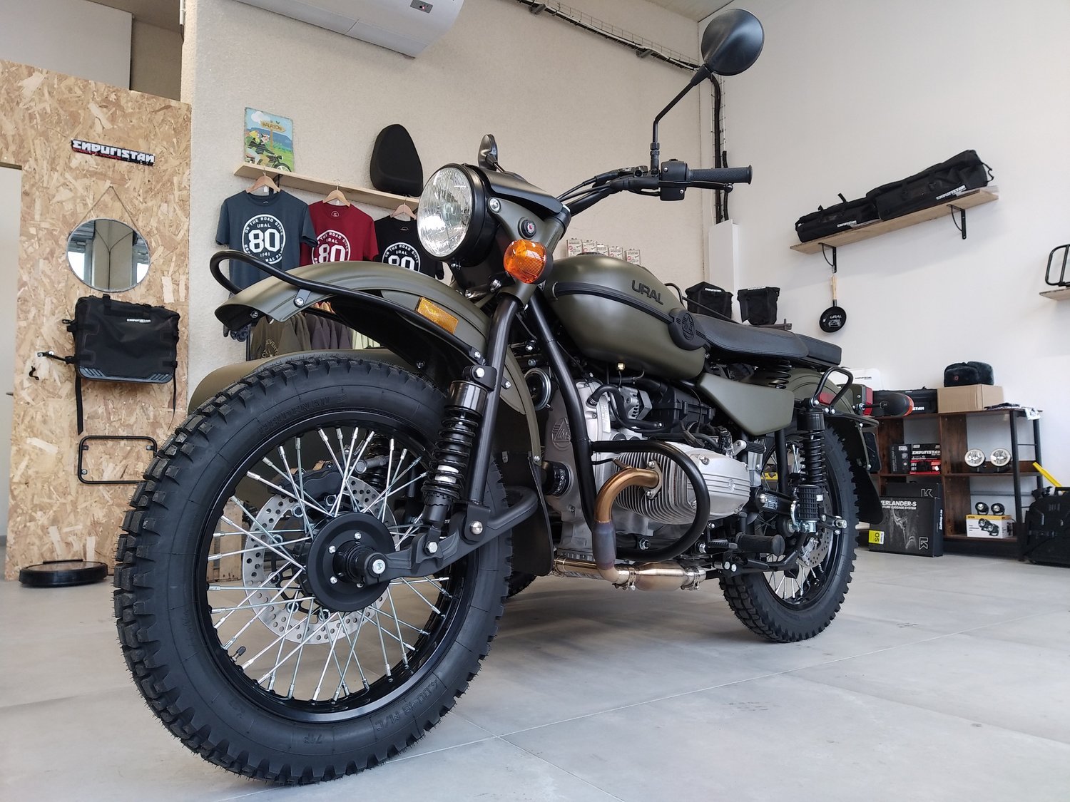 Sidecar Ural Ranger 2022_Vert Olive 220_01.jpg