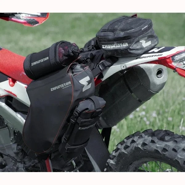 L'étui à bouteille de la marque Enduristan compatible avec les side-cars de marque Ural Motorcycles