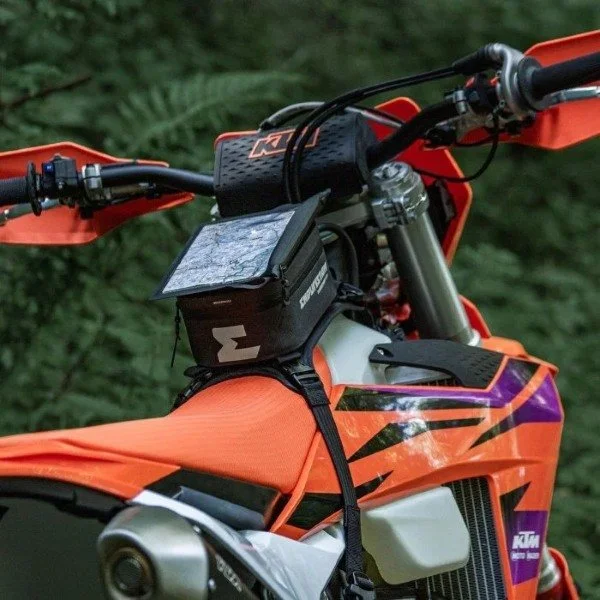 Funda para mapas de 07 pulgadas de la marca Enduristan, accesorio para sidecar Ural, a través de Moto Side Aventure (distribuidor de sidecares Ural)