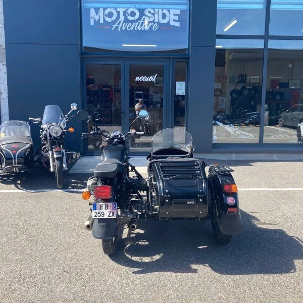 Le side-car Ural T TWD 750 de 2018 est un side-car d'occasion de collection n'existant qu'en 20 modèle et disponible dans notre dépot/vente de Valence