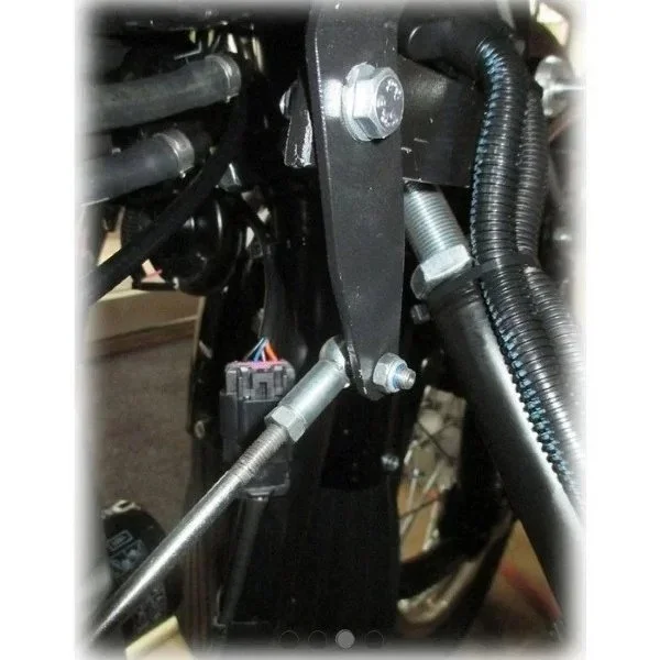 El cambio de marcha en marcha atrás, disponible hasta 2018, es un accesorio para sidecares Ural a través de Moto Side Aventure (distribuidor de sidecares Ural).