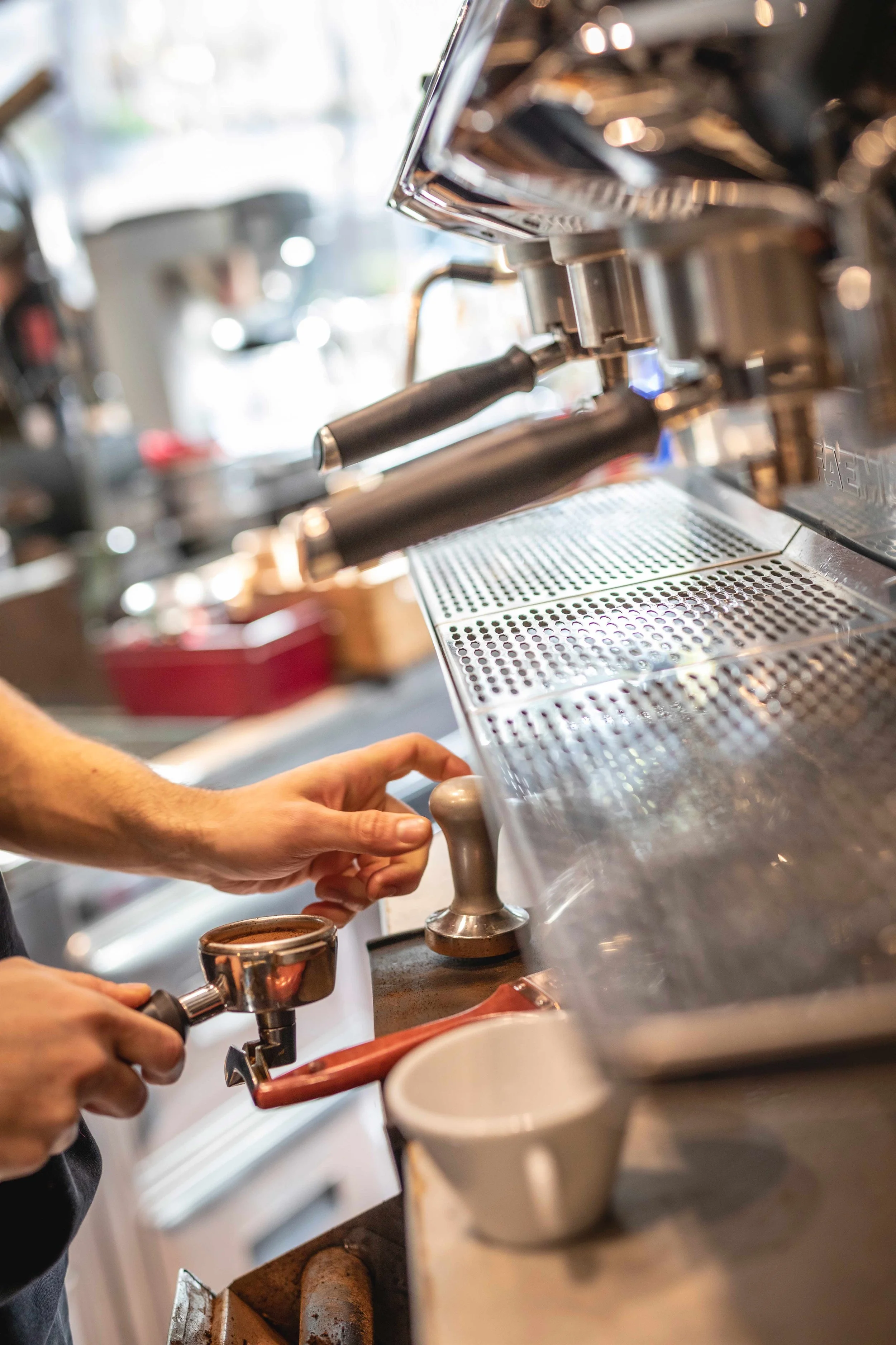 Siebträgermaschine in silber