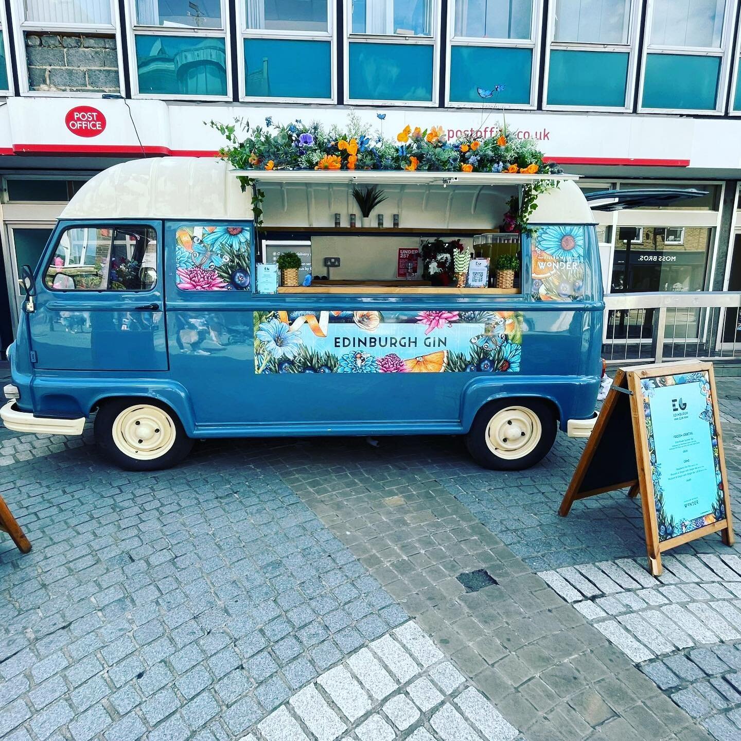 Our new Renault Estafette! She&rsquo;s out with Edinburgh Gin, Celebrating Windsor Platinum Jubilee! #edinburghgin #bar #glasshouseevents #ginbar