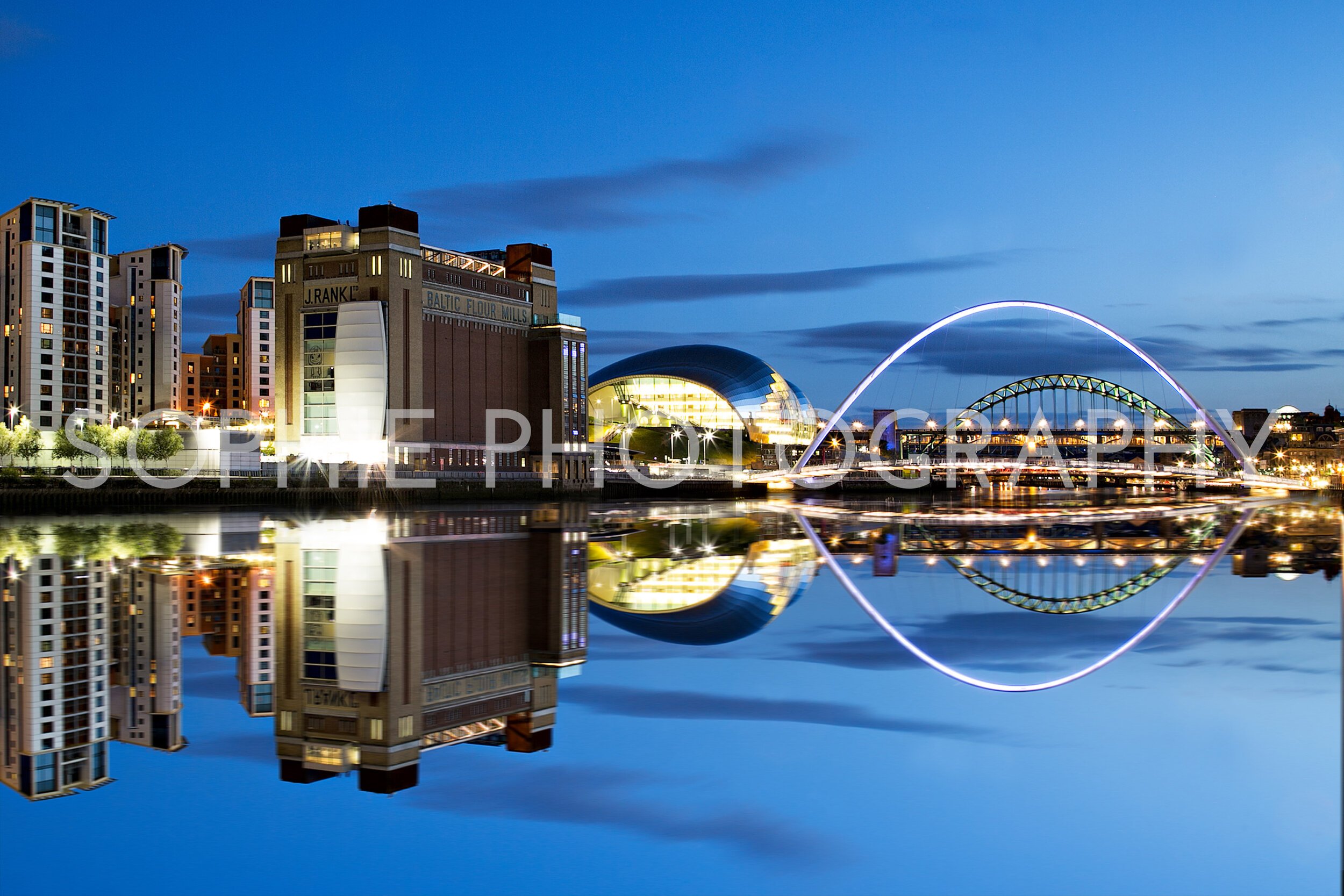 Cityscape003SharpReflect.jpg