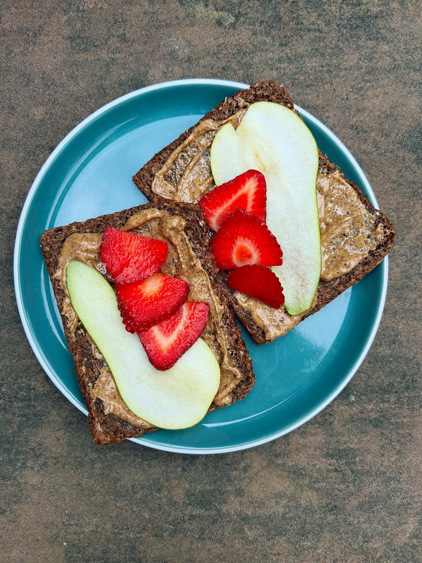 Making a quick, healthy breakfast filling, appetising and more-ish can sometimes feel hard, but this warm, chewy, creamy rye toast breakfast hits the spot for many of my clients. Strawberries are DELICIOUS right now here in the UK, and pears are so r