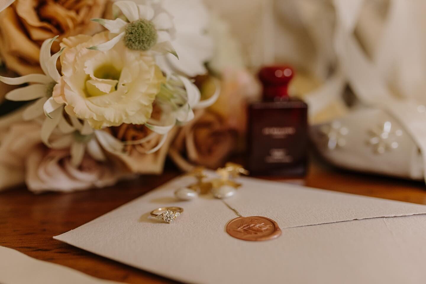 It&rsquo;s in the details ✨ There are oh so many ways we can add a personalised touch or extra special detail to your event stationery.

I love a wax seal or a handmade paper, ribbons too. A special quote or lyric or a mini monogram. I so delight in 