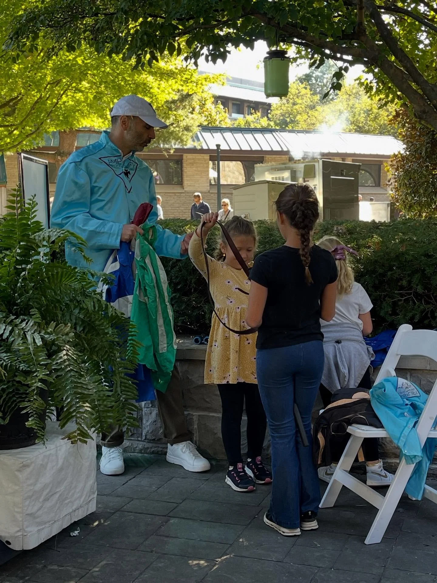 Amplify Horse Racing is looking for enthusiastic volunteers to help with our upcoming events. From educational programs and racetrack tours to youth outreach activities, volunteers play a vital role in inspiring the next generation of racing fans and