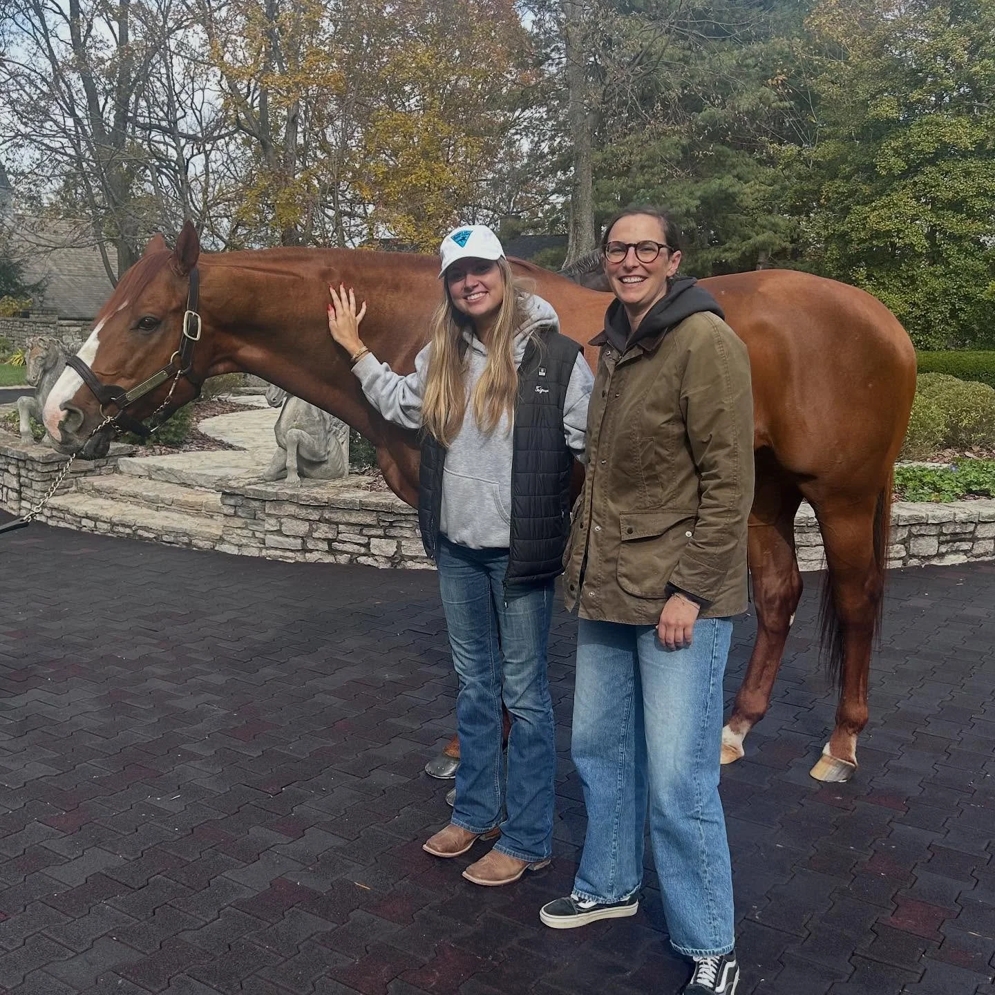Check out fall 2025 mentee @abby_pikturna &amp; her mentor @halliedhardy hanging with Triple Crown Champion, JUSTIFY! Reminder- our 2026 Spring program applications open in January!!