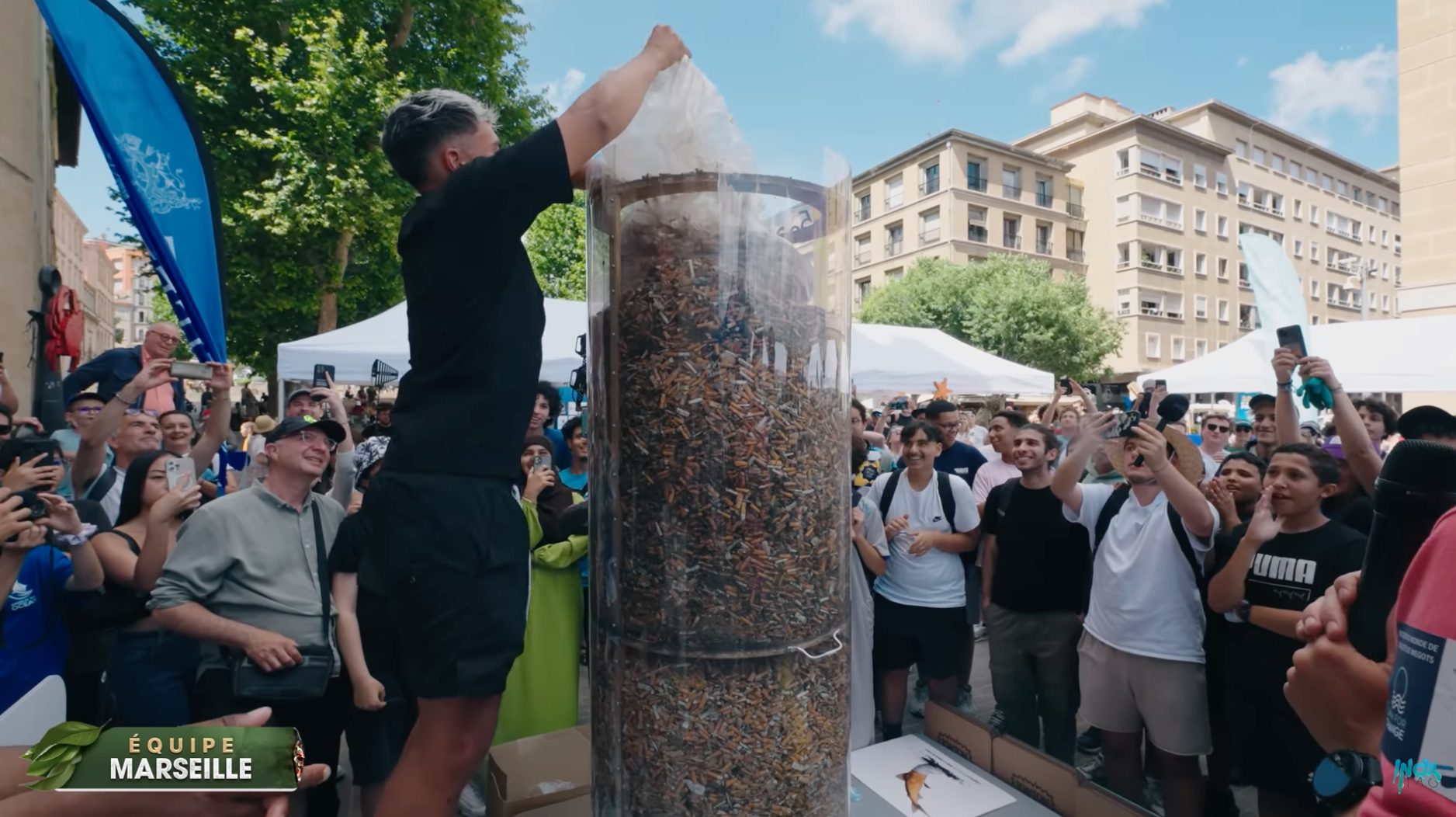Le youtubeur Inoxtag bat le record de mégots ramassés