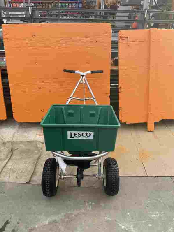 LESCO 80LB. SPREADER