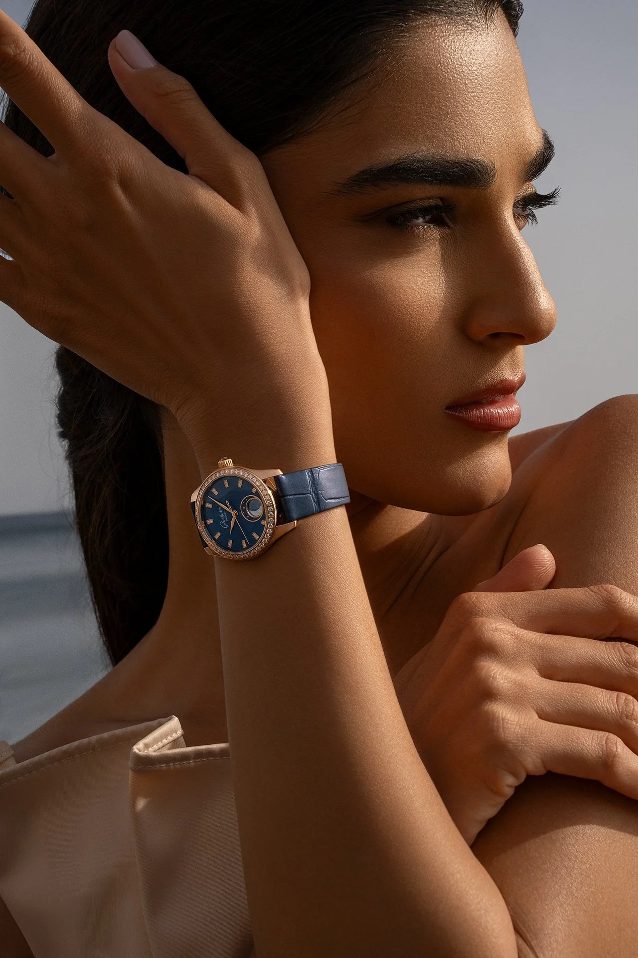 Glashuette-Santorini-2025-ARV4196-sRGB-1920px-WEB.jpg