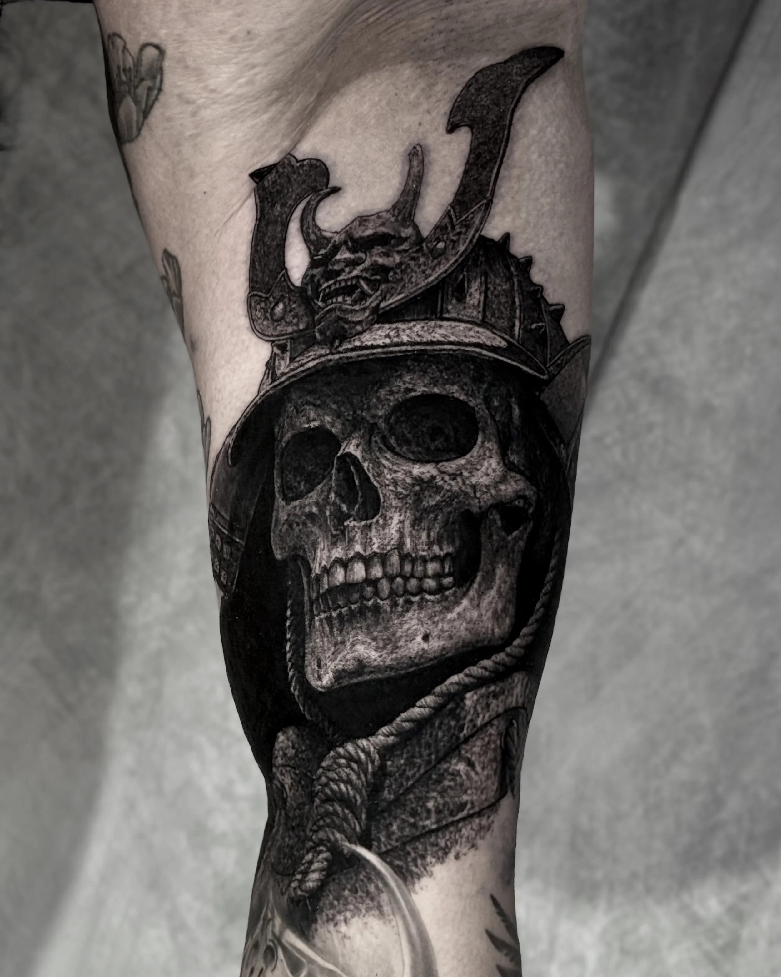 Samurai skull with helmet realism tattoo on the forearm by Etgar Oak