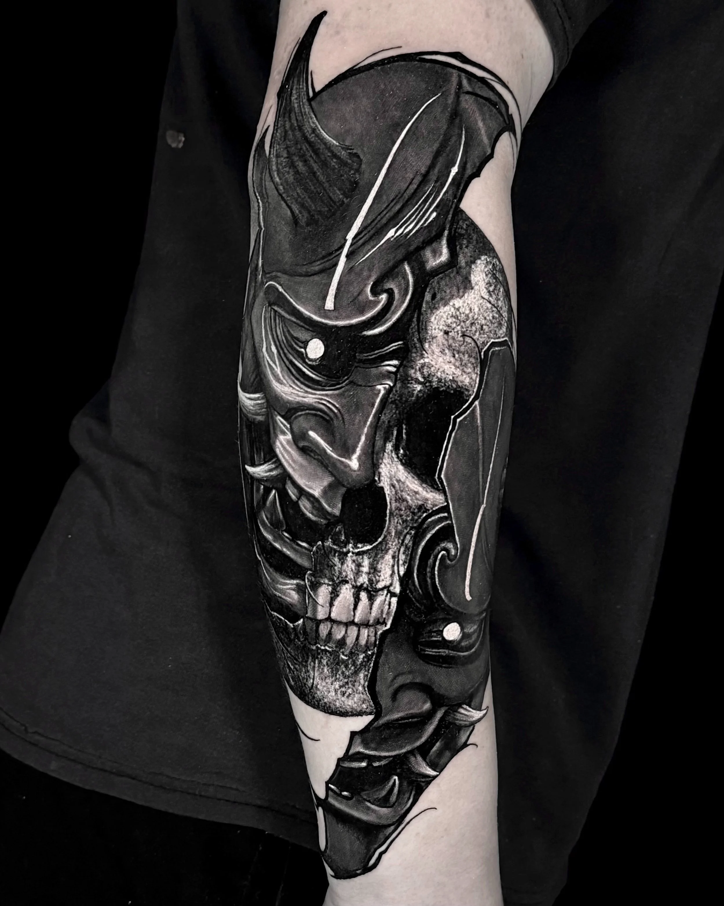 Oni mask and skull realism tattoo on the forearm by Etgar Oak