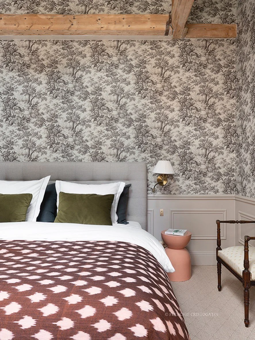 PARIS 14 &bull; R&eacute;novation compl&egrave;te d&rsquo;une maison familiale
Au dernier &eacute;tage de la maison, la suite parentale avec en enfilade un dressing, une chambre et une salle de bains. Pour r&eacute;v&eacute;ler tout le potentiel de c