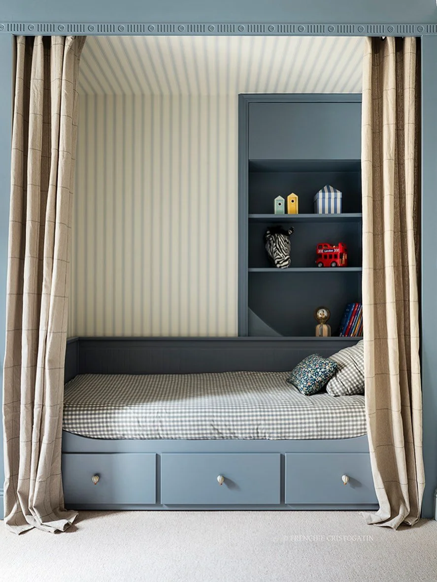 PARIS 14 &bull; R&eacute;novation compl&egrave;te d&rsquo;une maison familiale
Cr&eacute;er de vrais refuges dans les chambres d&rsquo;enfants avec ces lits alc&ocirc;ves : des espaces pour se cacher, lire, jouer, r&ecirc;ver. Et toujours un m&eacute
