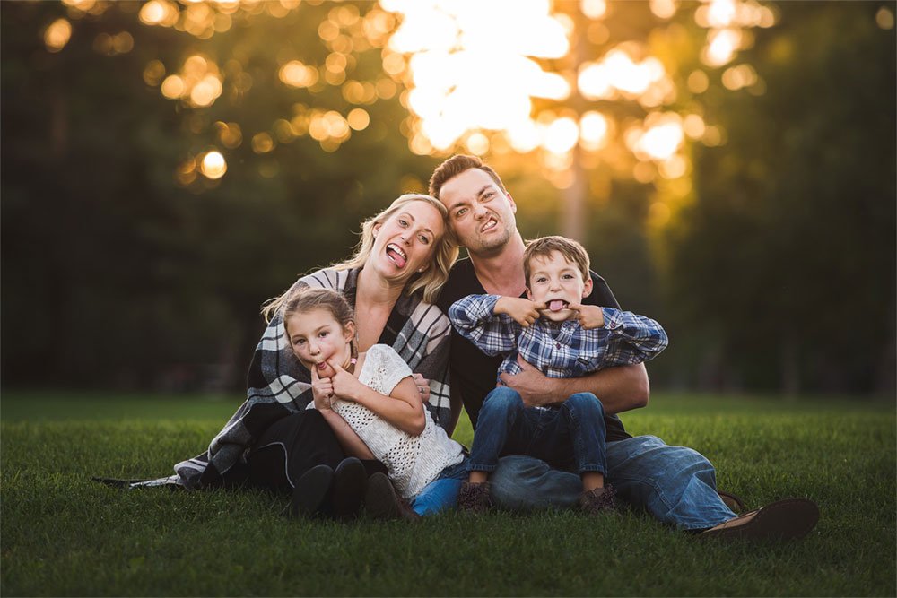 5 Fun Family Portrait Poses With Kids - Steven Cotton Photography