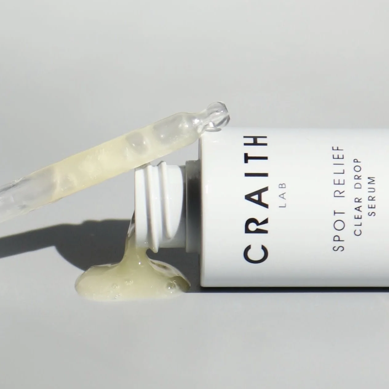 Spot Relief Clear Drop | een verfijnde, gerichte correctie voor een kalme, egale huid.