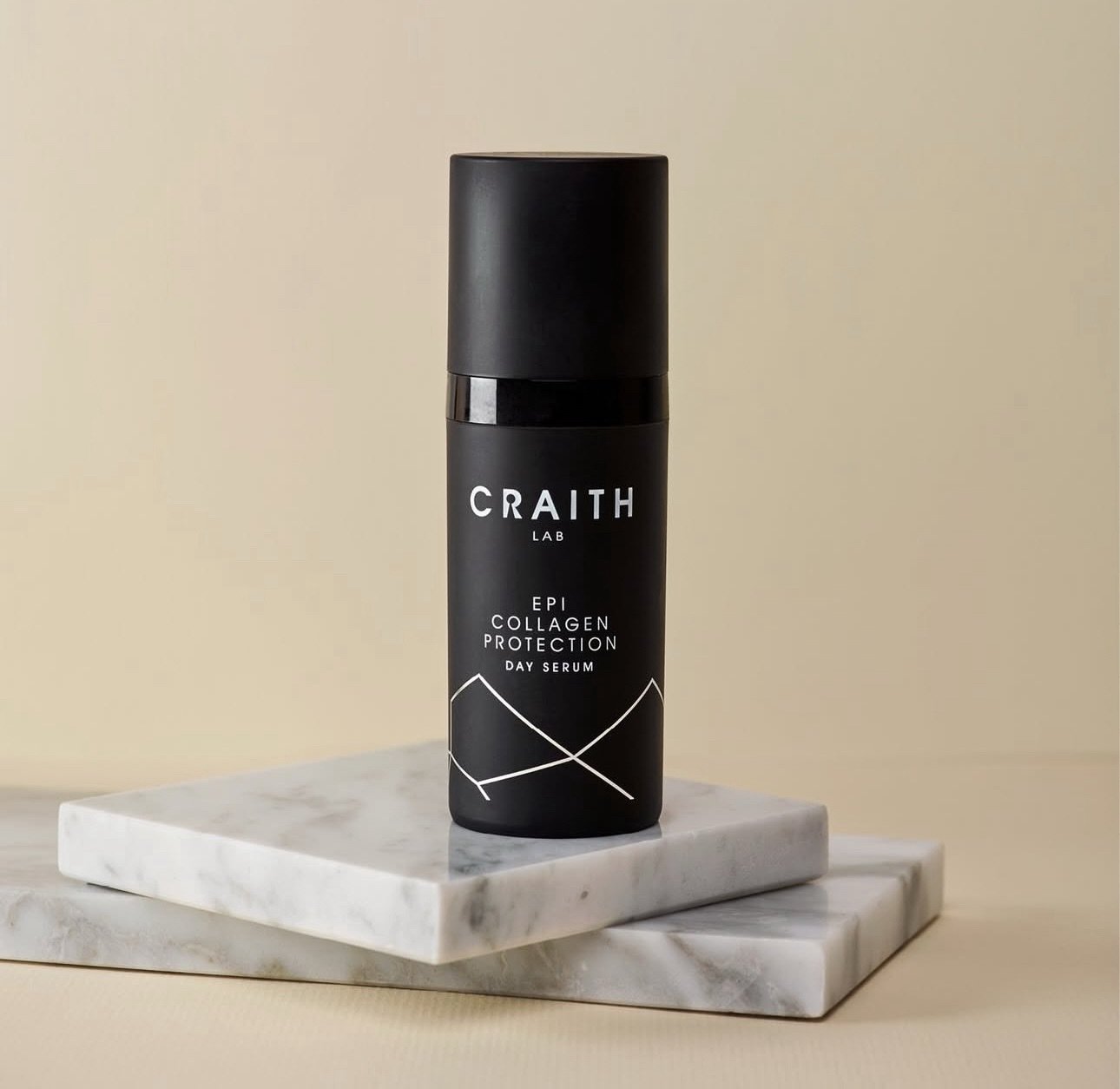 Dagelijkse bescherming voor een sterke huid.
Epi Collagen Protection ondersteunt collageen, beschermt tegen externe invloeden en behoudt een jeugdige uitstraling.