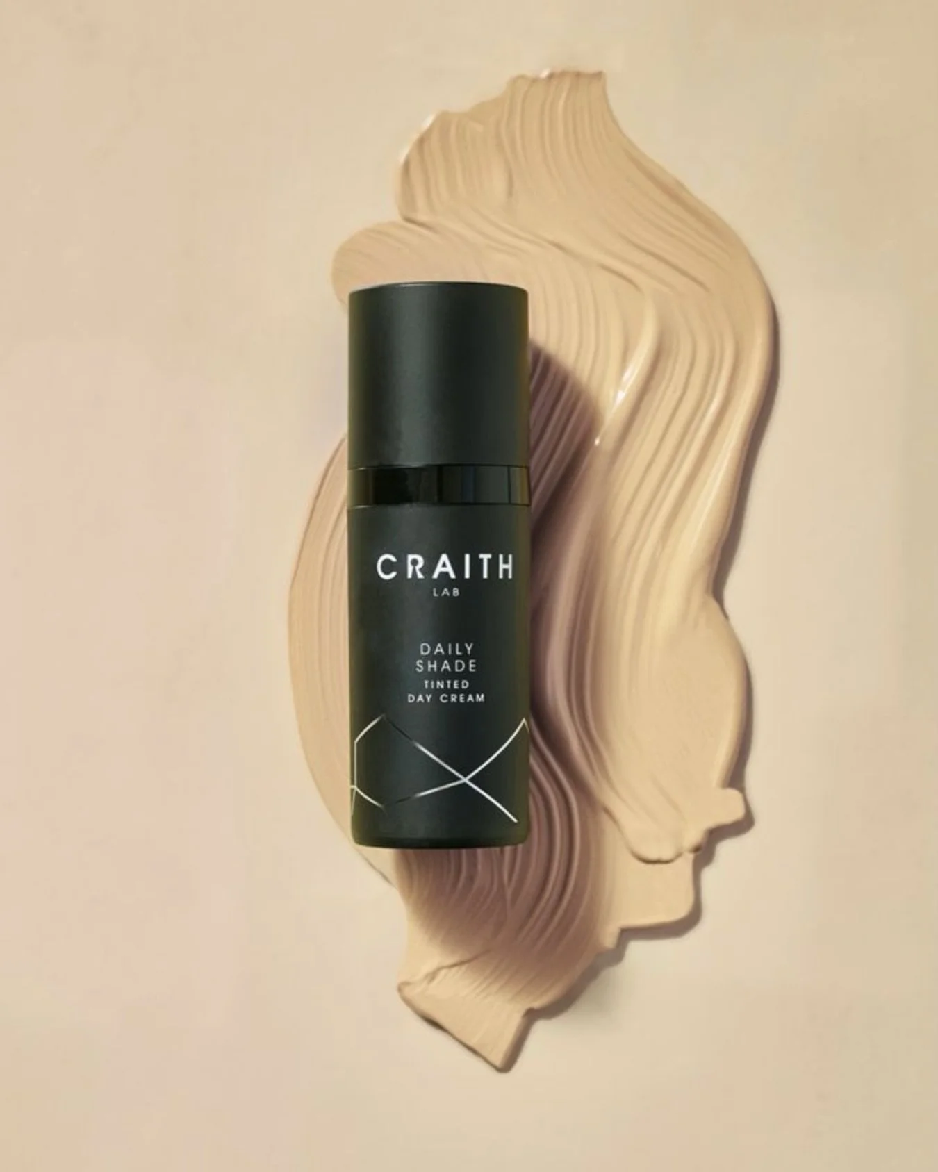 Beschermen &eacute;n verzorgen in &eacute;&eacute;n stap.

De Craith Lab Daily Shade Tinted Day Cream combineert huidverzorging met een subtiele tint en dagelijkse bescherming.

✔ hydrateert
✔ egaliseert
✔ beschermt tegen UV

De perfecte basis voor e