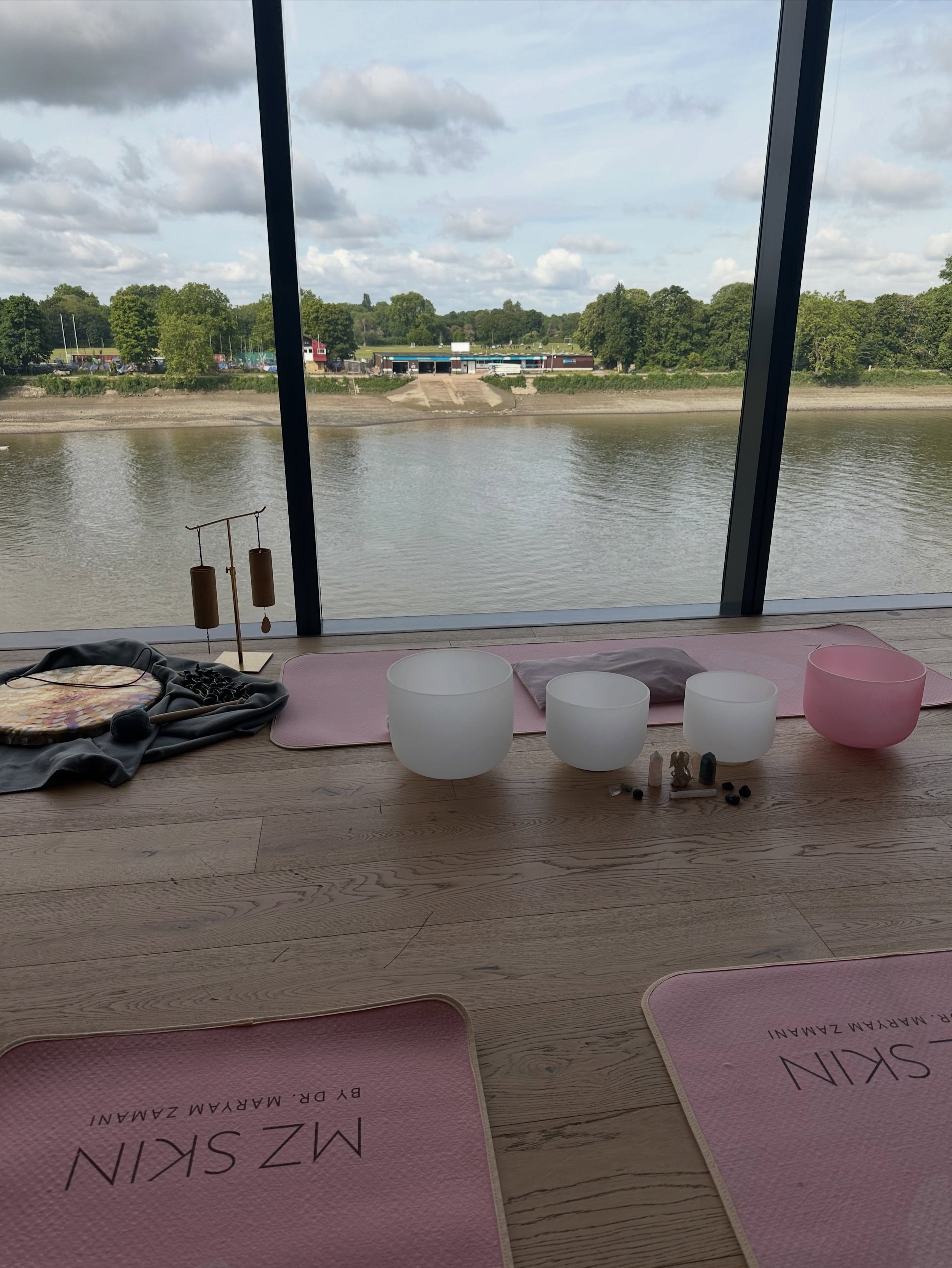 Last Sunday we @sacredtonesstudio hosted a sound bath for @mzskinofficial an amazing skincare brand founded by @drmaryamzamani @lighthousesocialclub 

It was a morning to unwind and return to centre, taking a moment out a busy schedule to reset. 

Re