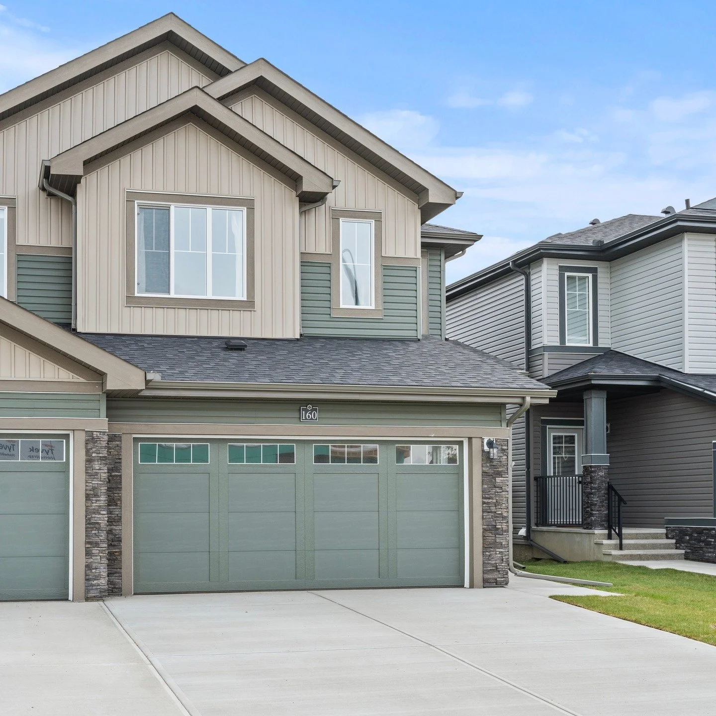 ✨ JUST LISTED in Sora! ✨
This gorgeous brand new 3 bed, 2.5 bath side-by-side home checks ALL the boxes:

🏡 Bright + airy open layout
🧺 Upstairs laundry + spacious bonus room
🚗 Double attached garage
🌿 Huge backyard
📍 Quiet street in a growing c