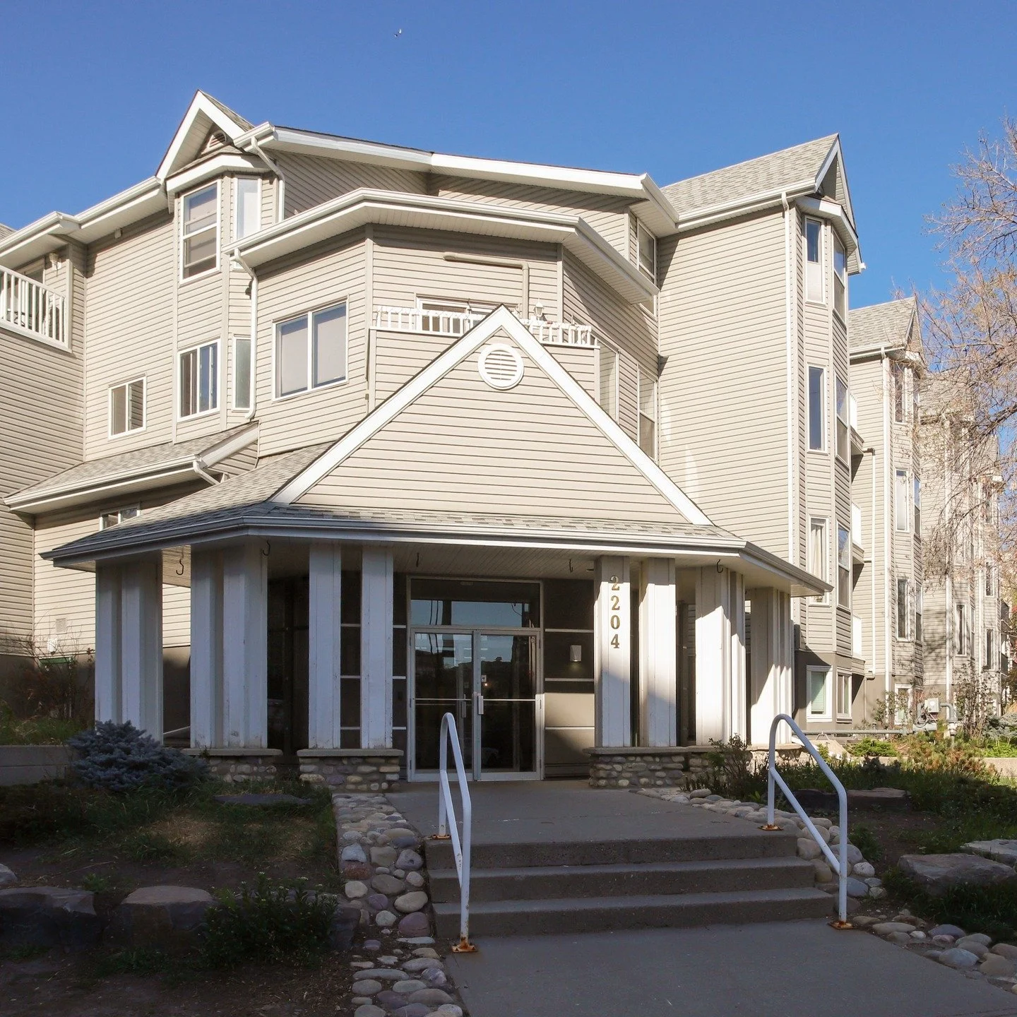 🎉Coming Soon! 🎉

📍| Mission, Calgary

Top-floor 2 bed, 1 bath condo in Riverview Place&mdash;with the Elbow River in your backyard! 🌿 
South-facing balcony, granite counters, bay window, secure underground parking.

Steps to 4th Street, 17th Ave 