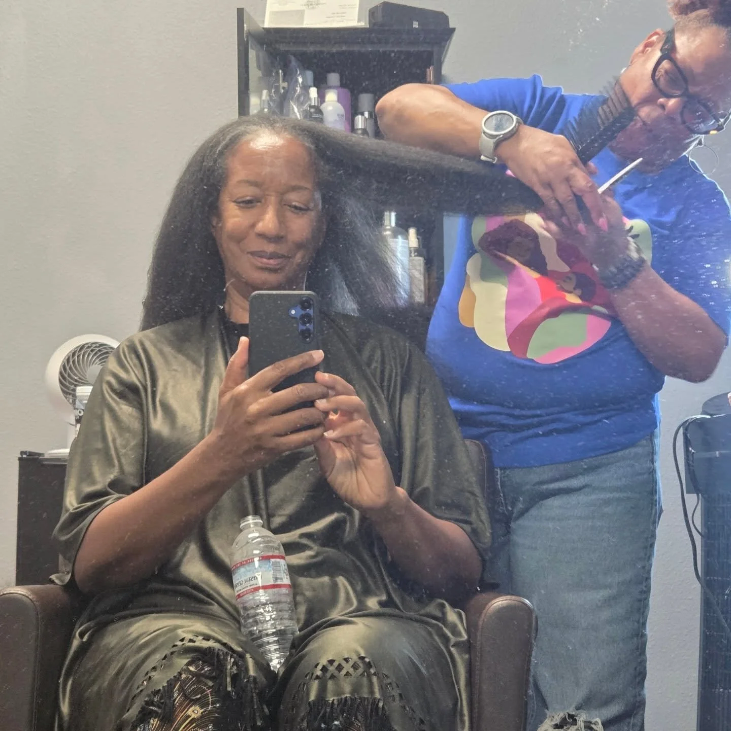 ⚠️Rare bird alert y'all

An I AM not A BIRD LADY takeover 
[an unpredictable and infrequent series]

There's no tellin' how long this bird will be spotted in the environs
I told Tammah to try going without her braids for at least a month to give her 