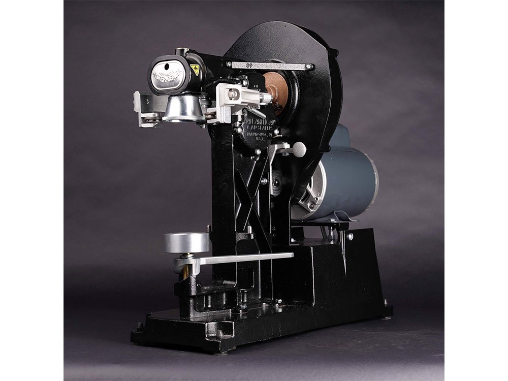 The All American Clutch Drive Crowler Sealer is the go-to seamer for all your crowler seaming needs.  Great for any establishment looking to increase beer-to-go sales.