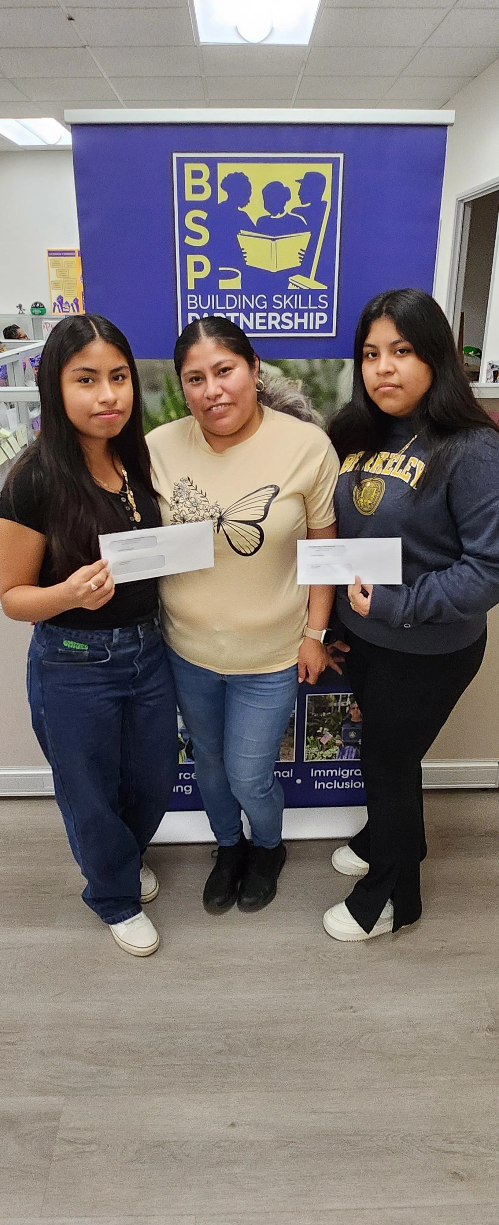 (LA) Jennifer Venegas + Yazmin (sister), Rosalva Jimenez (Mom)_2-min.jpg