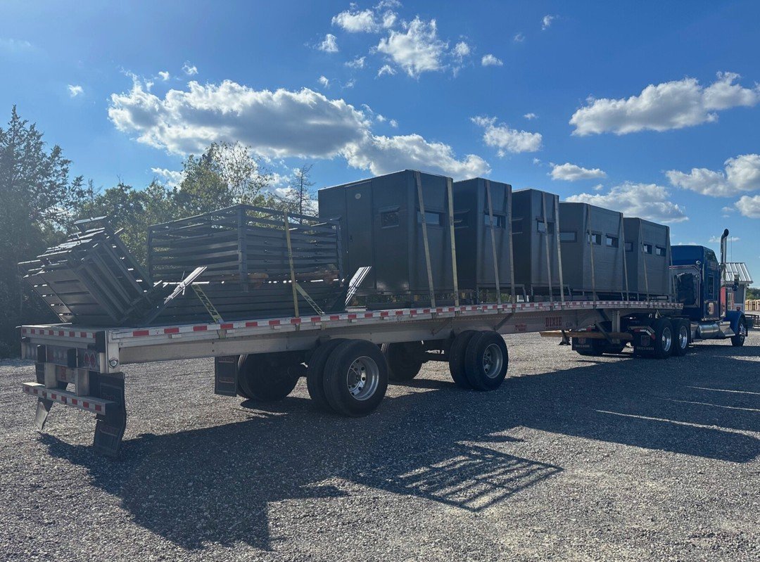 One of two loads heading to Alabama today. 

What can we get on a truck for you? 🦌

#bossdoescustom #bossblinds #bossgamesystems #bossisbest #deerhunting #deerblind #deerseason #alabamahunting #texasmade