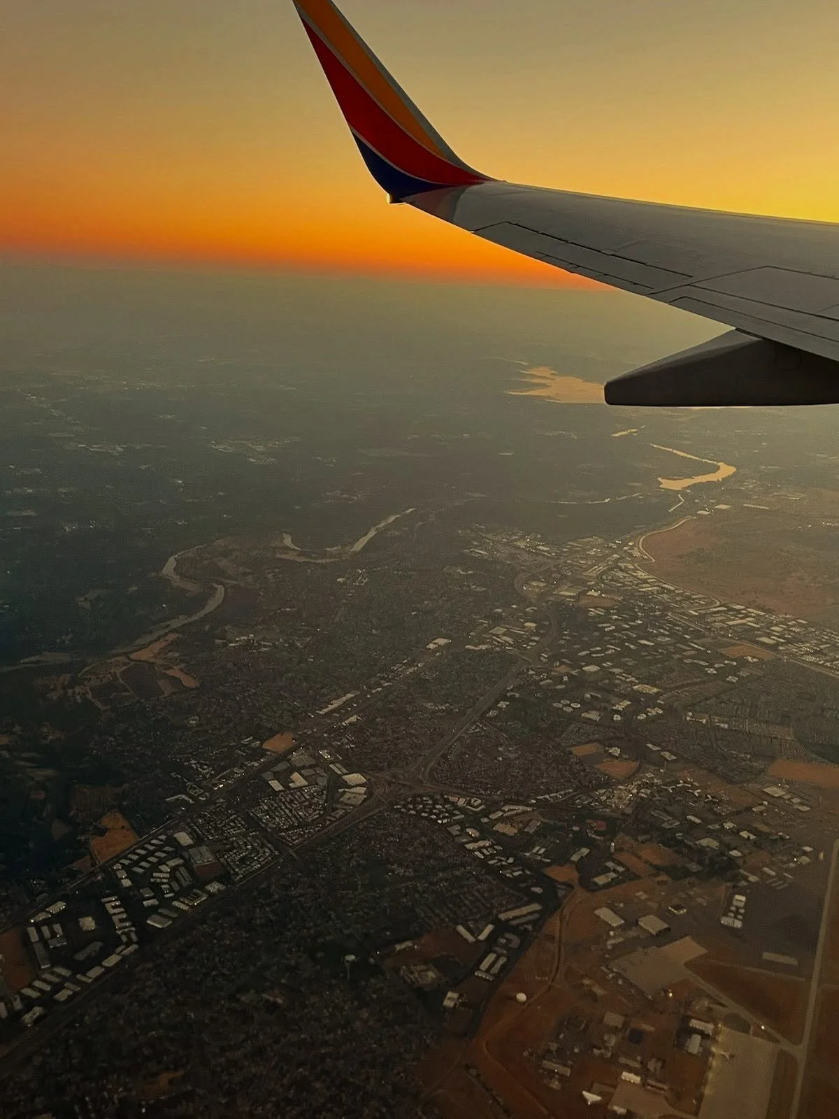🌅 ✈️ I woke up to a text of this photo, fresh off the dawn flight to San Diego. I&rsquo;m mildly obsessed with this golden perspective of the one and only #americanriverparkway.

Can you spot your favorite access points? Swipe ➡️ to see, chapters 6-