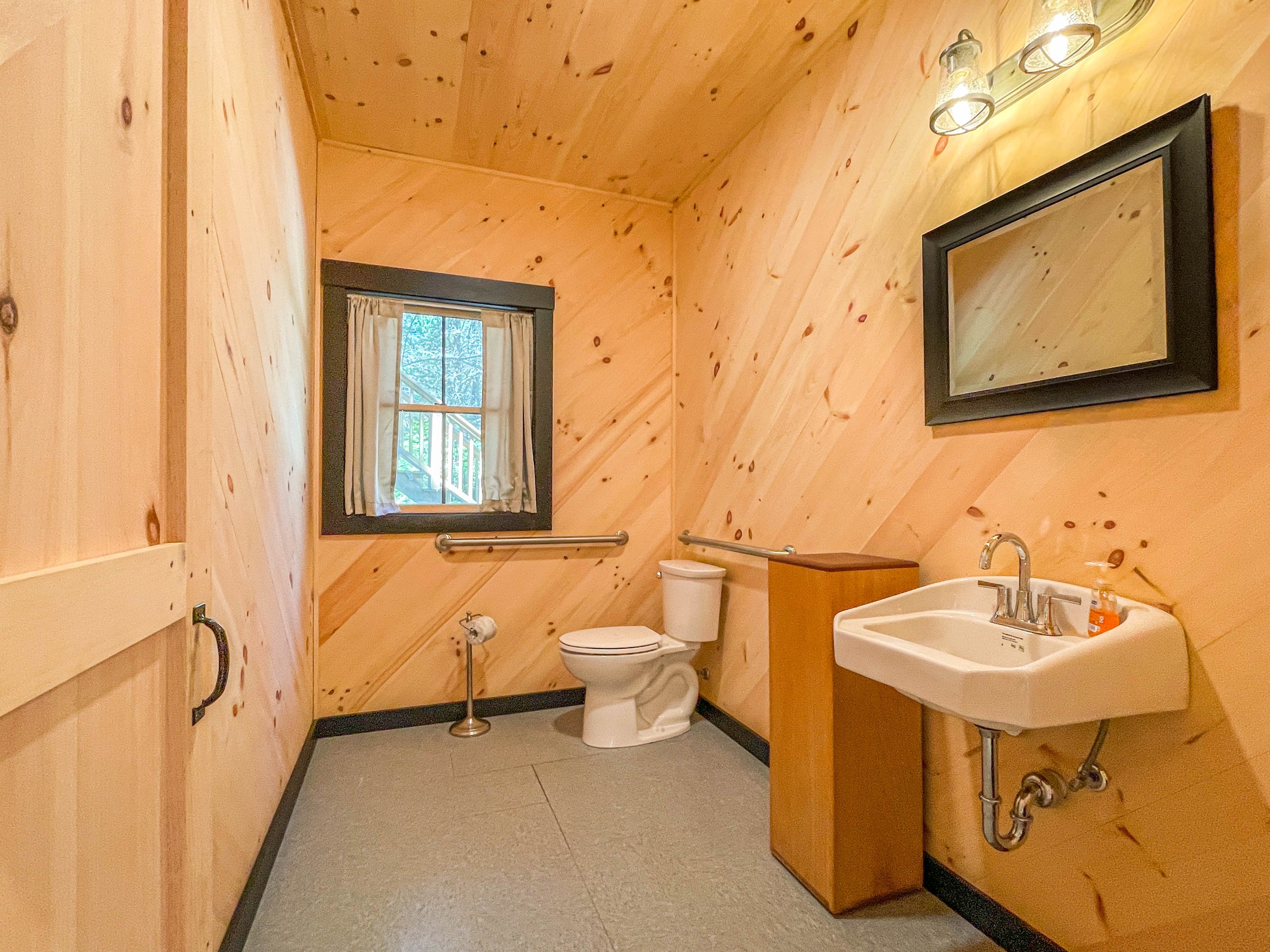 Oceanwood - Barn - 22 Bathroom.jpg