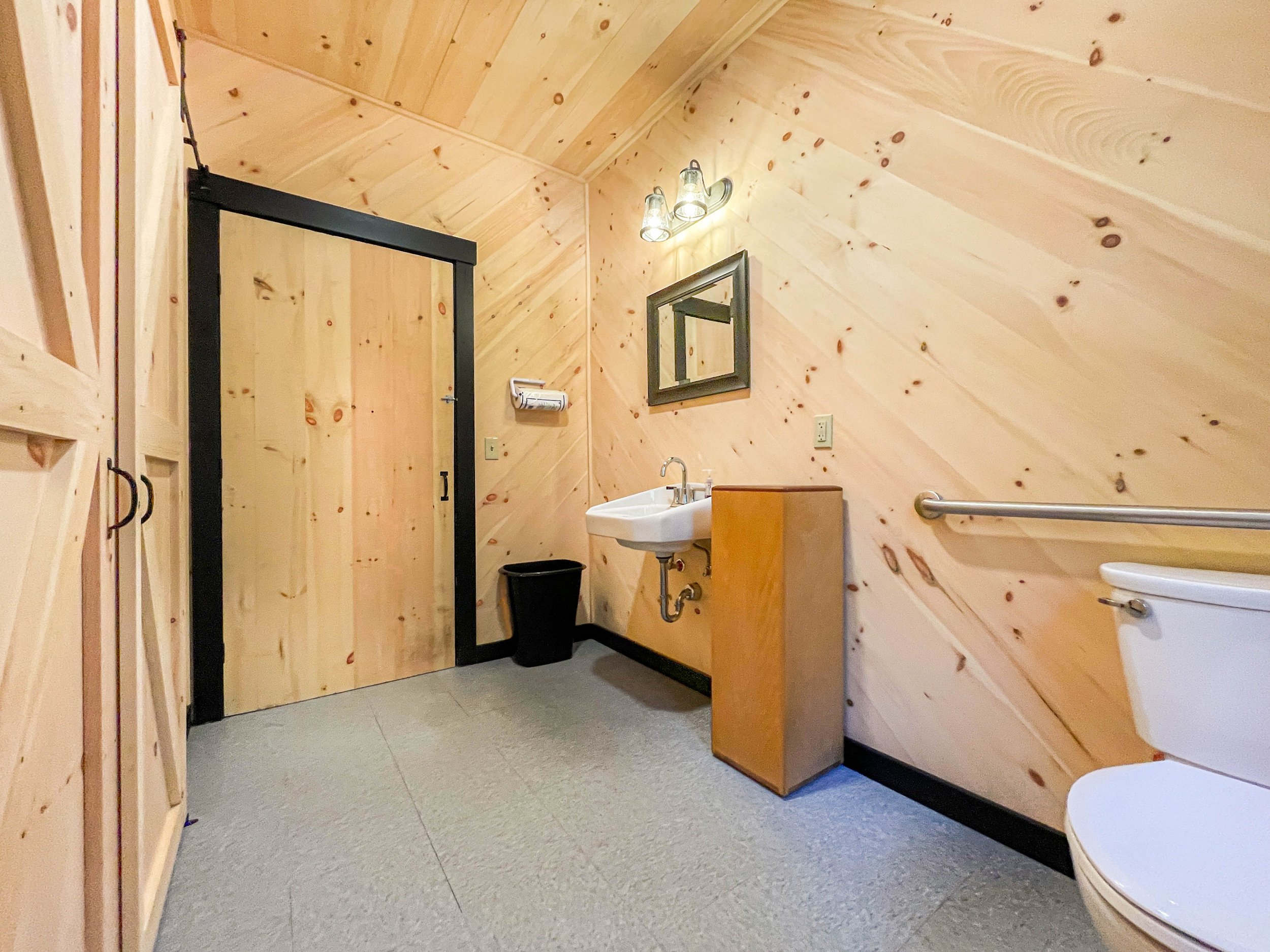 Oceanwood - Barn - 25 Bathroom.jpg