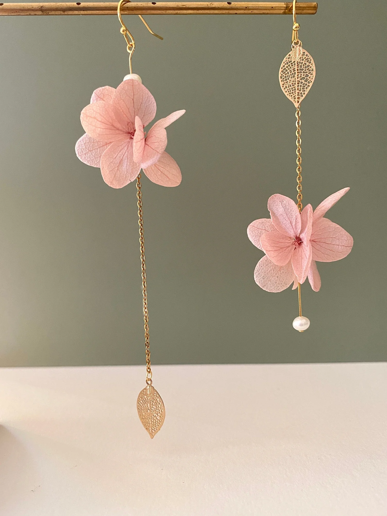 Boucles D'oreilles Pendantes Perle Et Pierre Rose - Fait Main En France - Neuf Sans Emballage