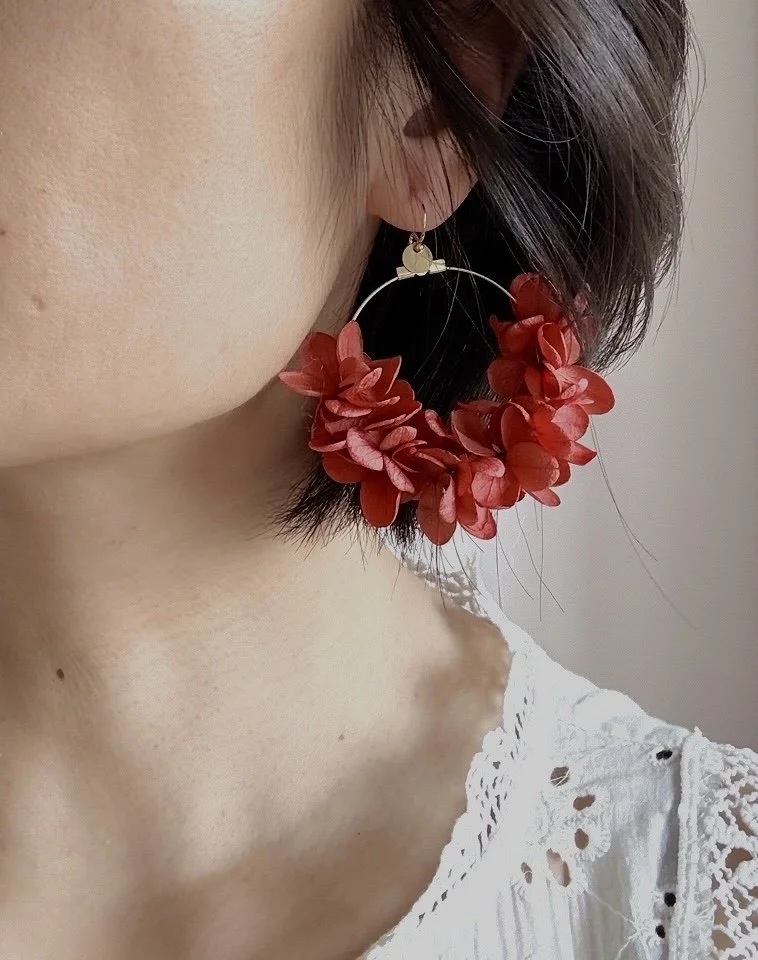 🌸 Preserved Flower Jewelry – A Gift That Lasts