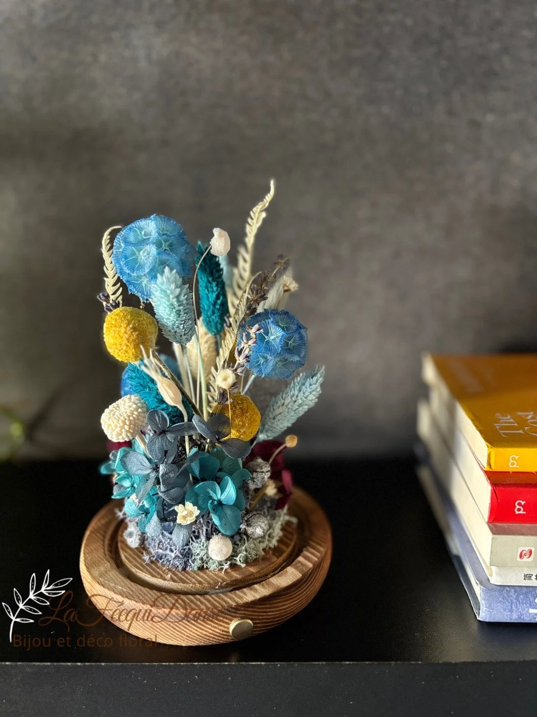 preserved flower  glass dome blue 4.JPG