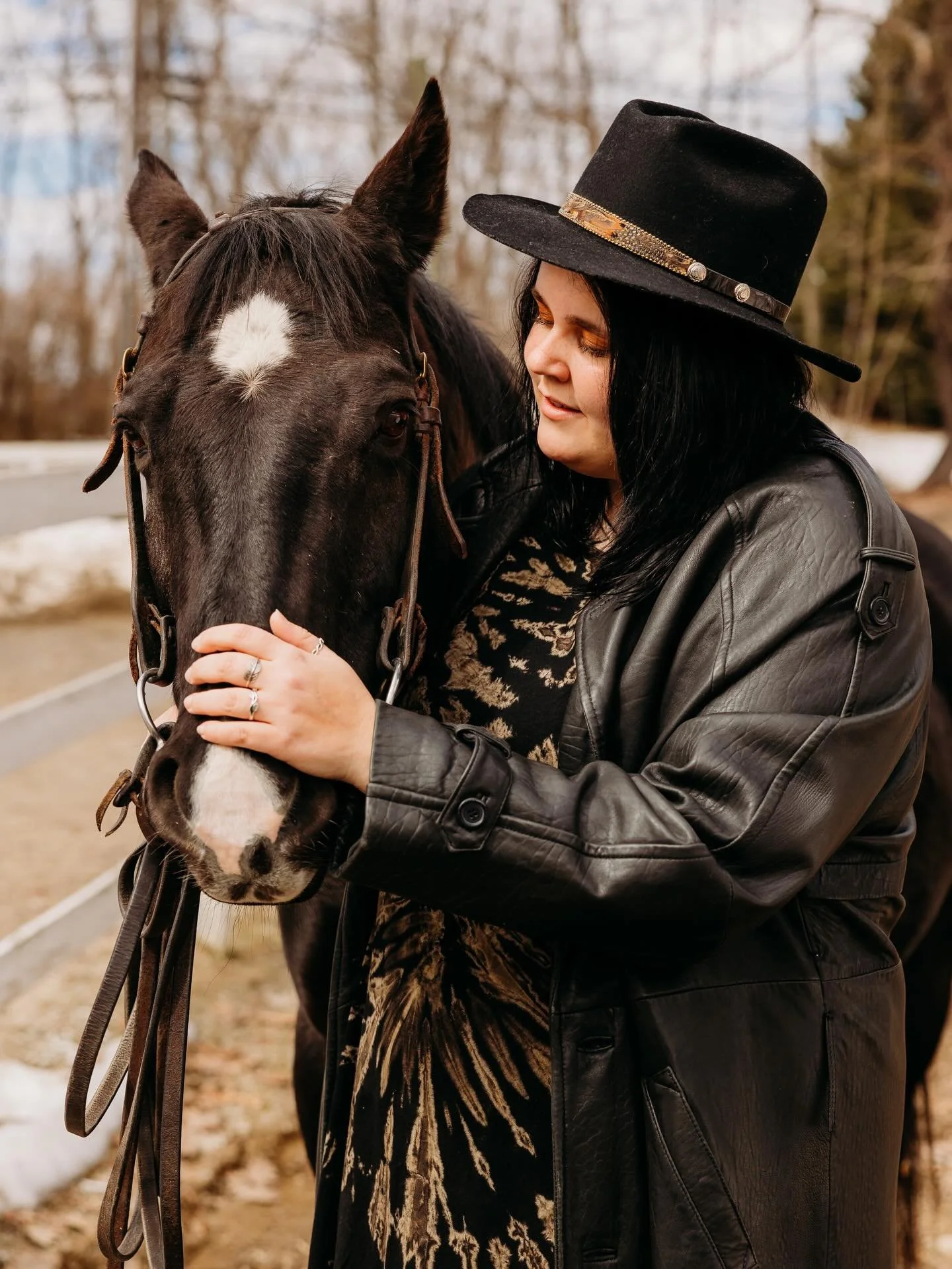 Cassie + Amigo a few winters ago 🖤