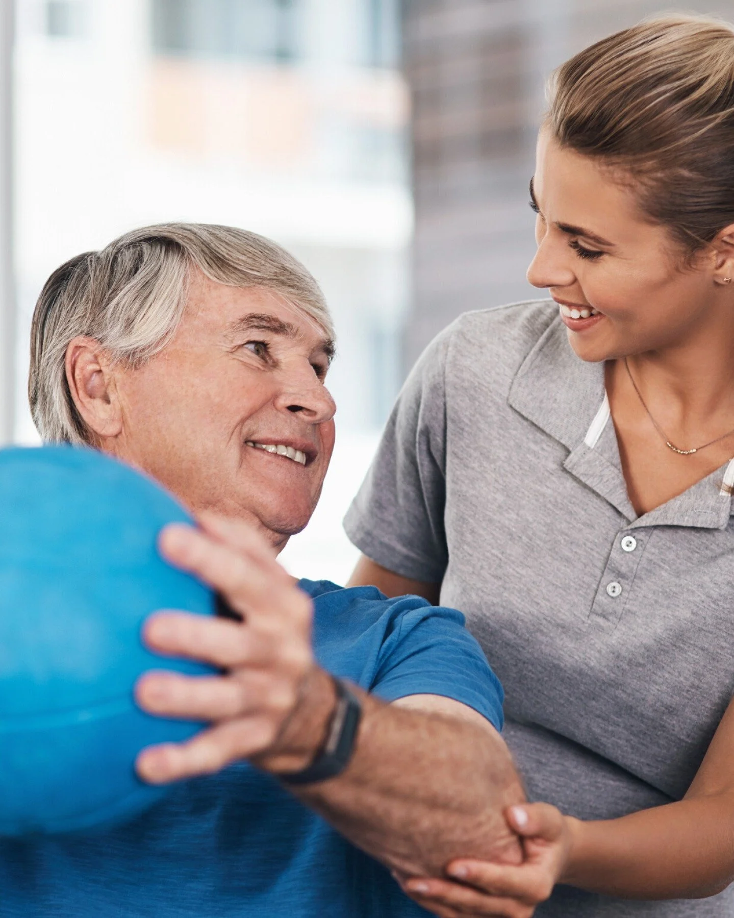 We provide expert in-home therapy services in Phoenix. 💪🌵 Through our physical, occupational + speech therapies, our team helps patients regain strength, mobility + independence - without leaving the comfort / safety of home. 

Learn about our offe