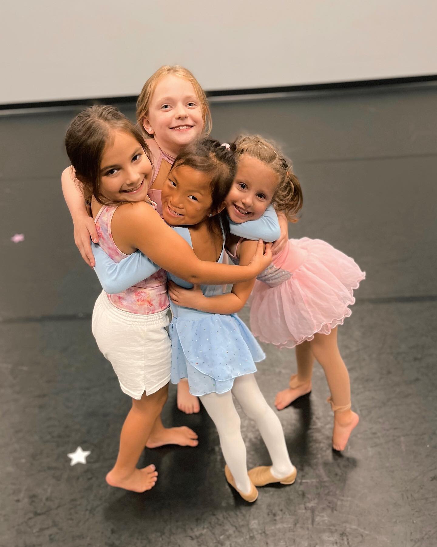 Have you heard? Our first Bring a Friend to Dance Week is coming up! From Sept 25-28, dancers can bring a friend to join them in their dance classes and see what DDA is all about! 💜