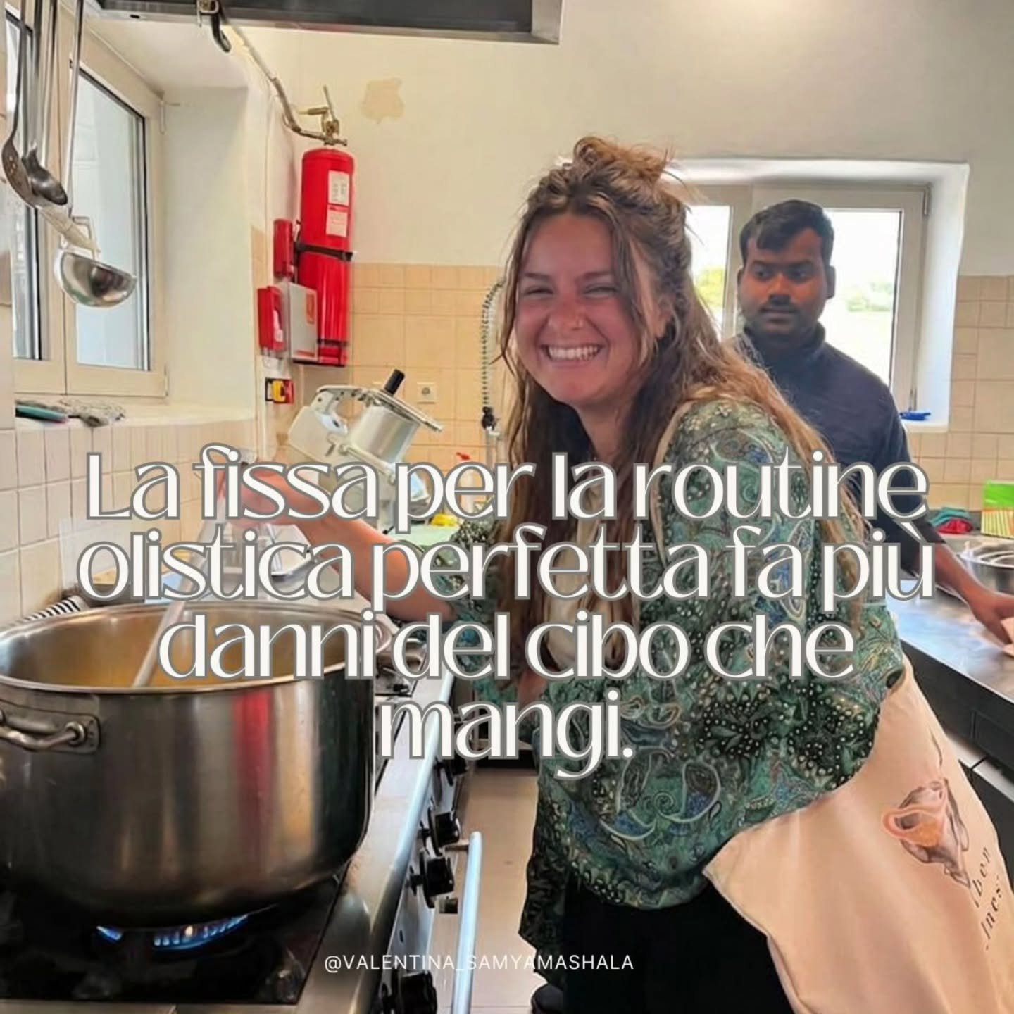 Sveglia alle 5, yoga, acqua e limone, Medita prima che sorga il sole, altrimenti non vale, fai mille cose al giorno, mangia bene, allenati, prendi gli integratori ecc...

Ci provi, e se salti un giorno ti senti in colpa. Se esci a cena con gli amici,