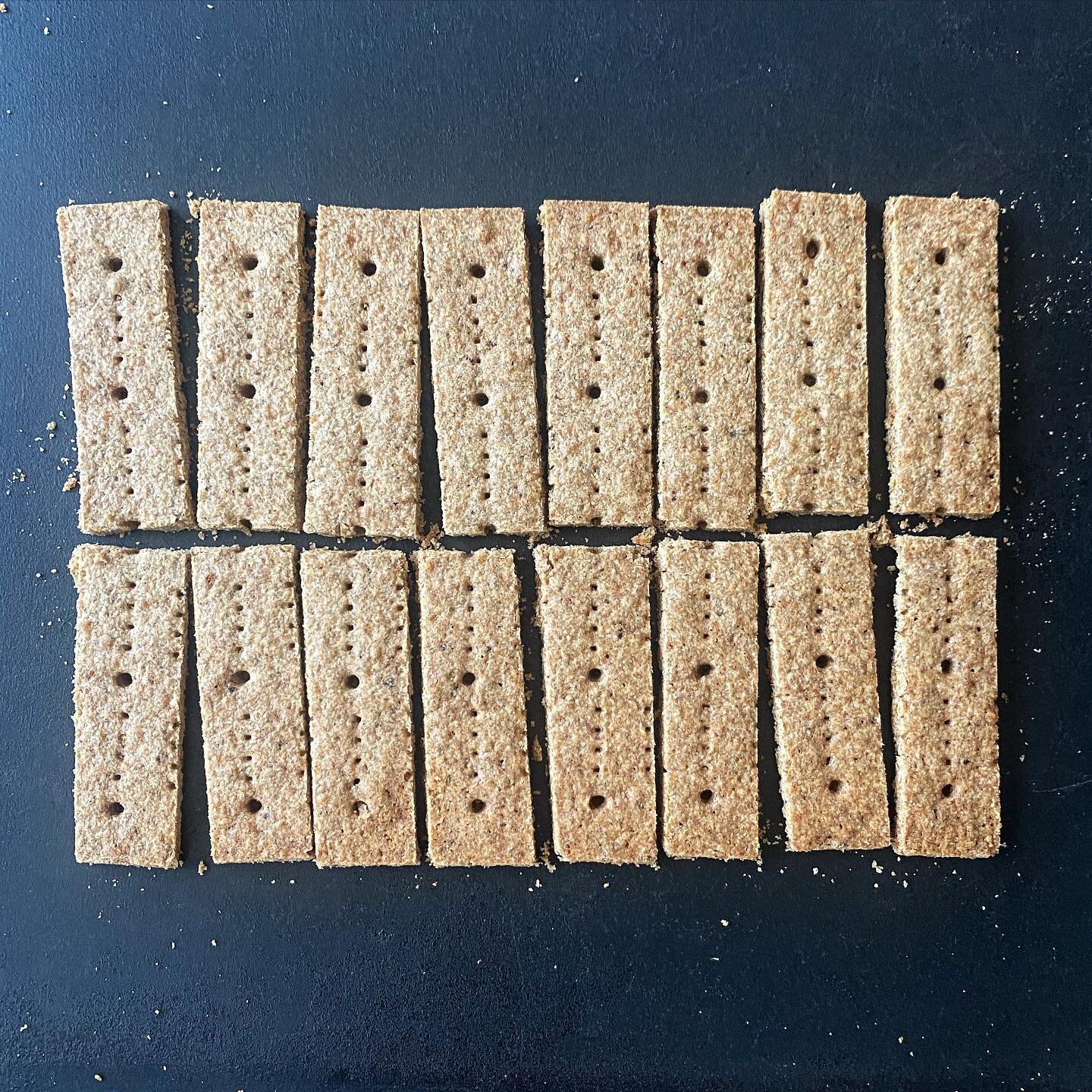 brown butter + rye shortbread, sweetened with Colombian #panela. the nuttiness from the brown butter and molasses-y undertones of the panela compliment the sharpness added by the rye flour. a great example of how the nuanced sweetness of unrefined su