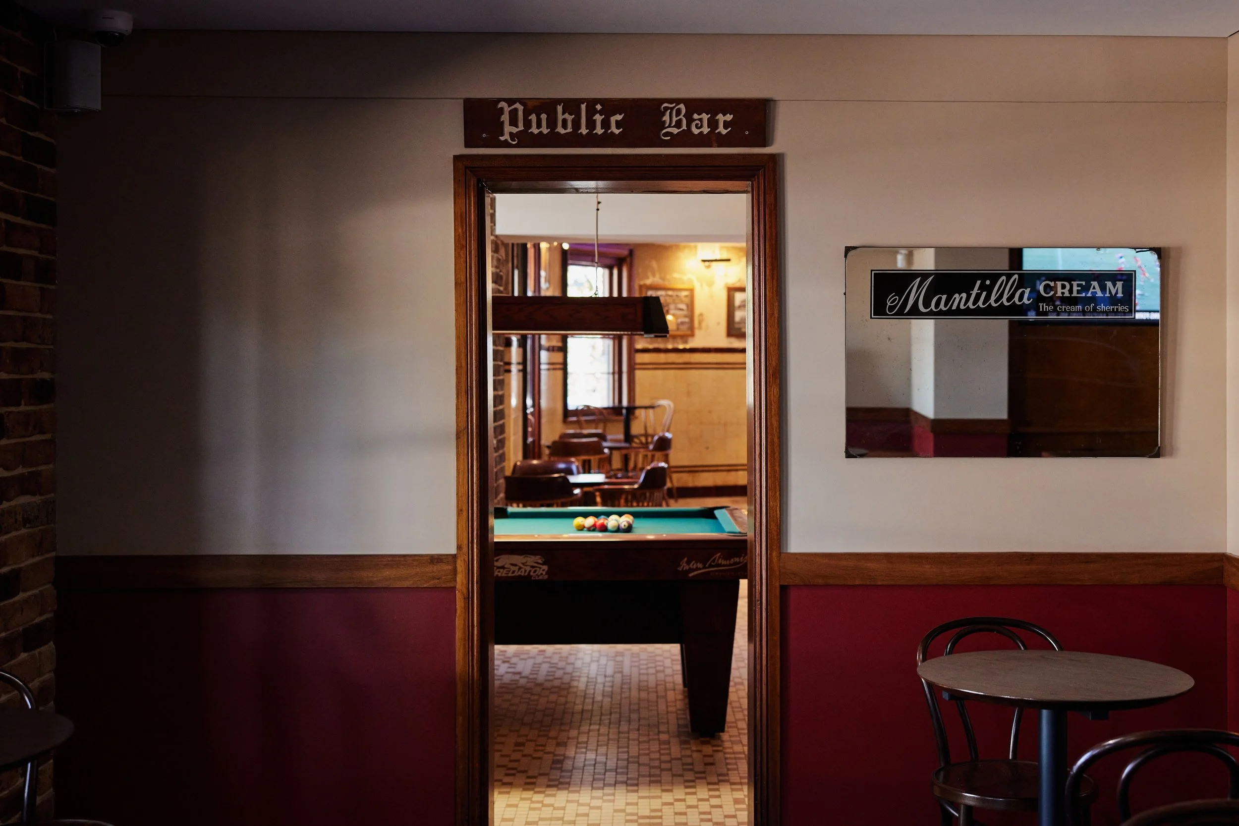 Australian_Hotel_03.jpg