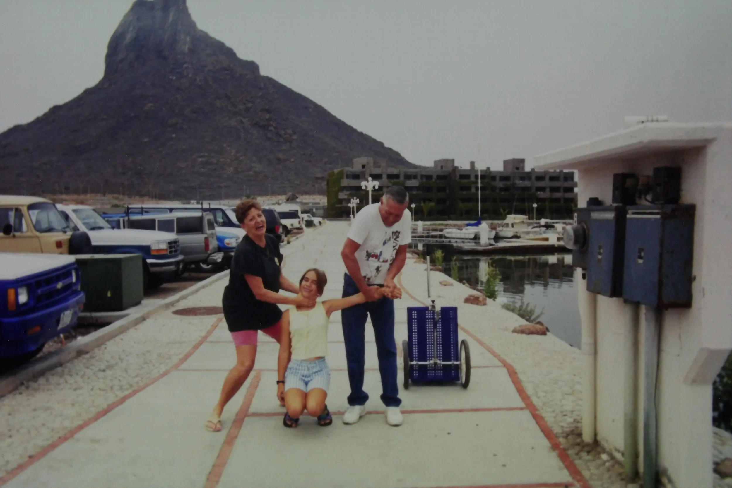 98 Lynn, Samie and Russ, San Carlos.JPG