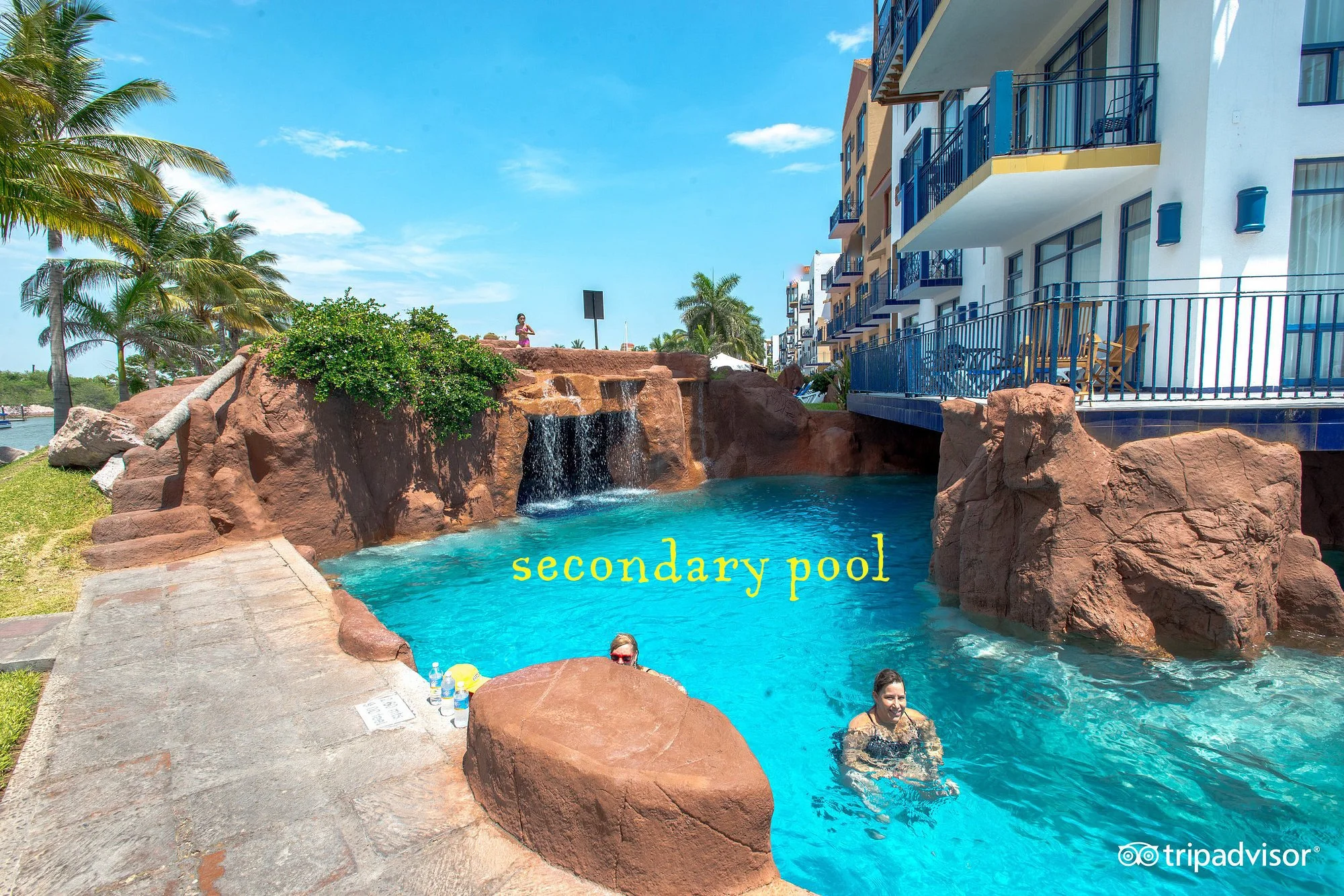 4.11.99 las-iguanas-pool--v13921857 secondary.jpg