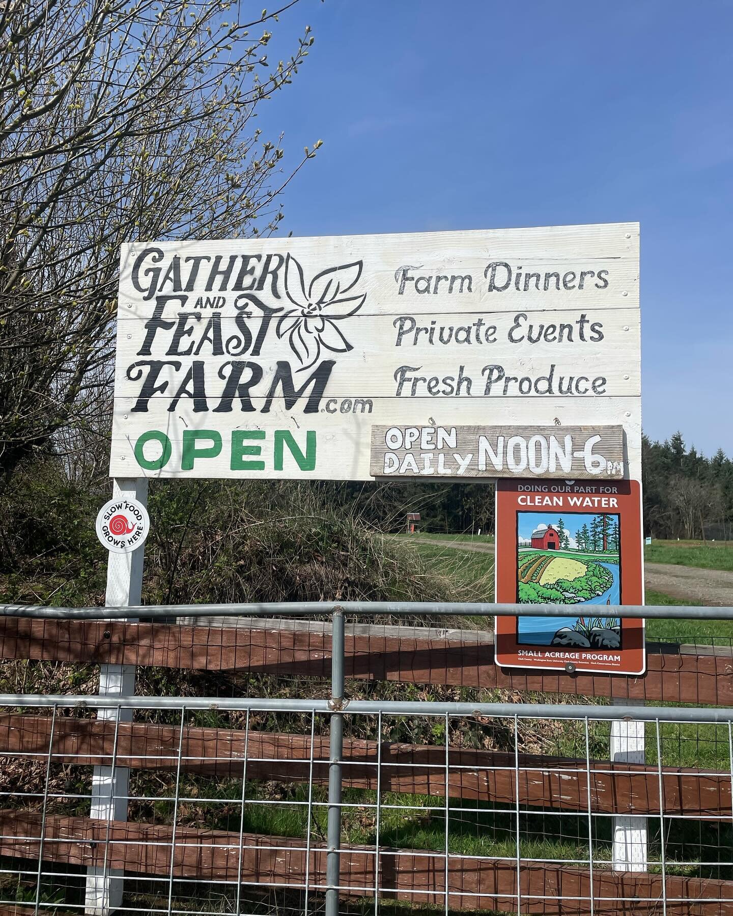 Sunny days and spring break equals opening early! 

We are normally open from noon-6pm 7 days a week but our SPEINF BREAK hours will be from 3/30-4/7 we will be open from 10am-7pm every day!

Come check out the farm, enjoy the chickens 🐓, peacocks ?