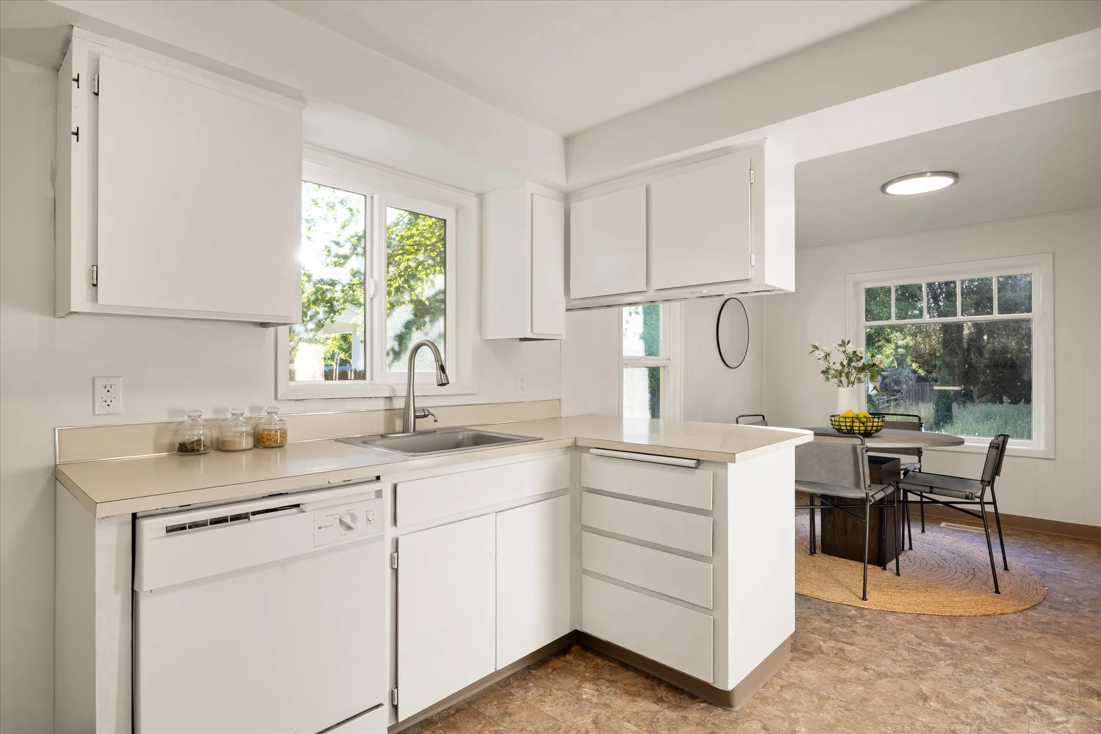 16-3444 Se Rockwood St 97222-16.jpg