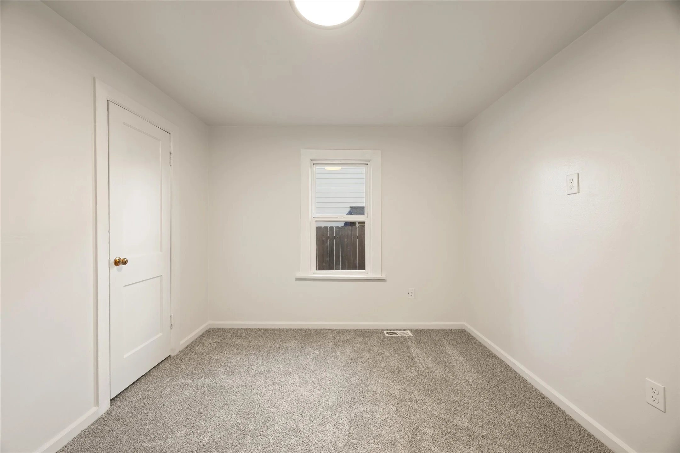 21-3444 Se Rockwood St 97222-21.jpg