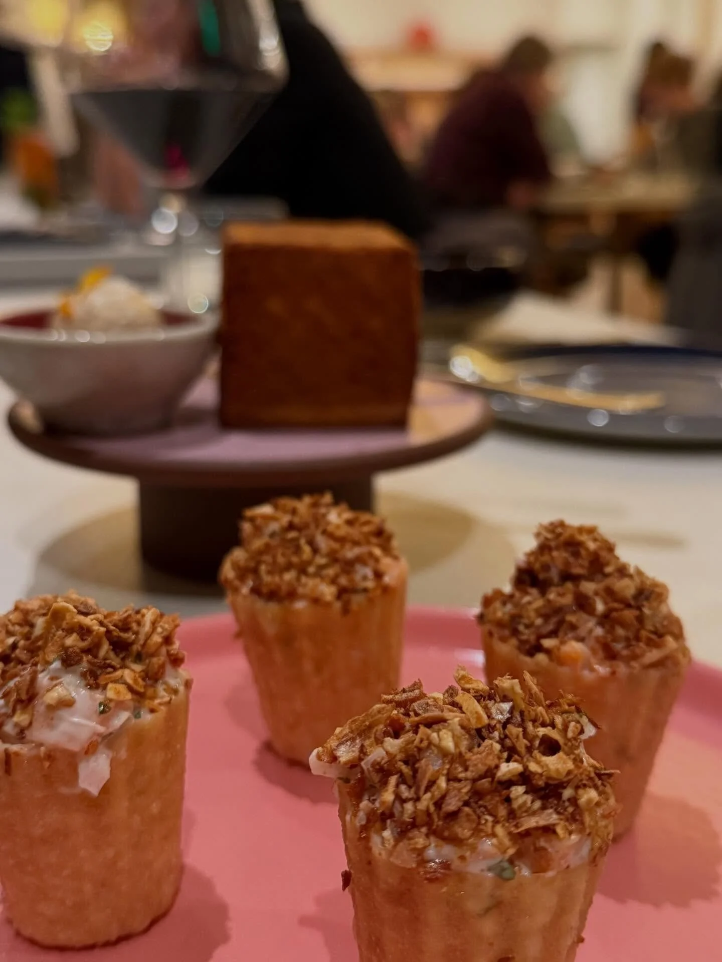 It&rsquo;s been too long since we&rsquo;ve enjoyed some kann, and what a surprise the fall menu has to offer. 🍂 

The World&rsquo;s First Cultivated Seafood @kannrestaurant 

cold smoked @wildtypefoods salmon, herbed mayonnaise, crispy shallot, cris