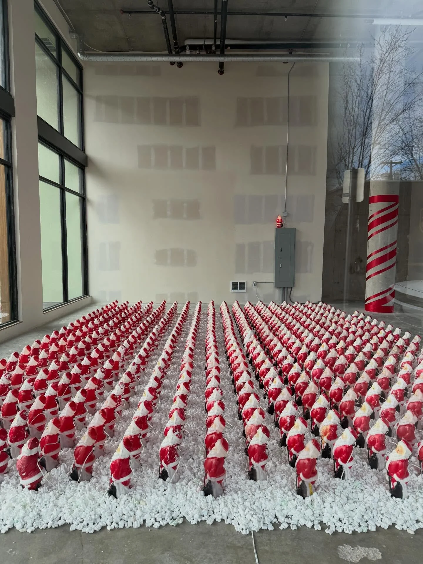 #santaclones2025 

Shout out to @jhillman_hair @concrete_treehouse_salon for helping me with the hai-clues. 💇🏻&zwj;♀️